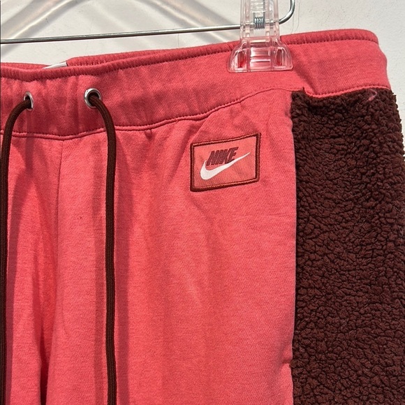 Nike Sportswear Jogger sweatpants pink maroon Sherpa Joggers pants large women’s - Picture 2 of 6